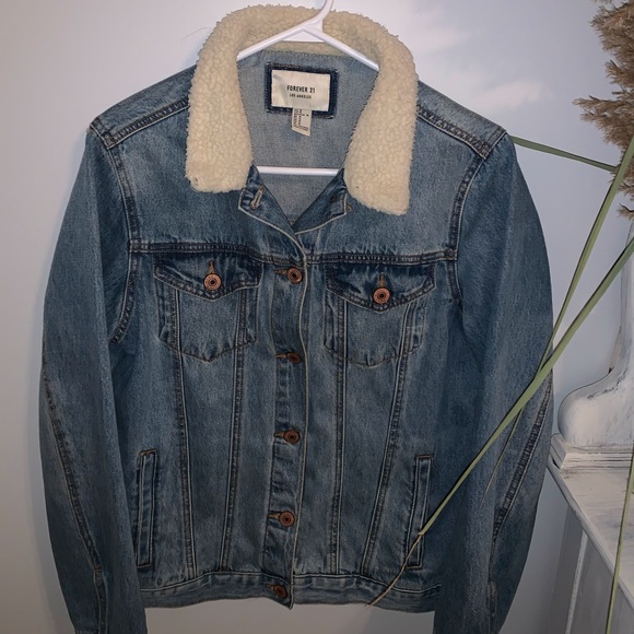 Jean jacket with fuzzy collar - Picture 1 of 4